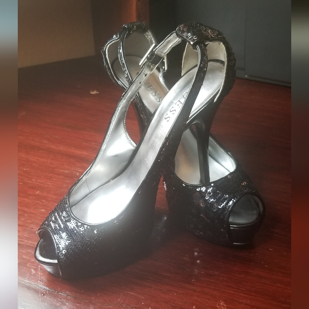 Black Sparkly Guess Heels 👠 Size 7-1/2